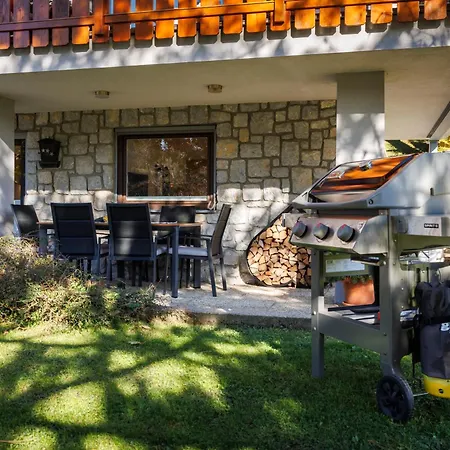 Slavc, Cosy Near The