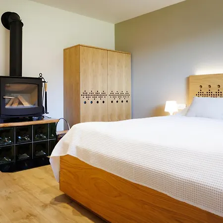 Slavc, Cosy Near The * בלד