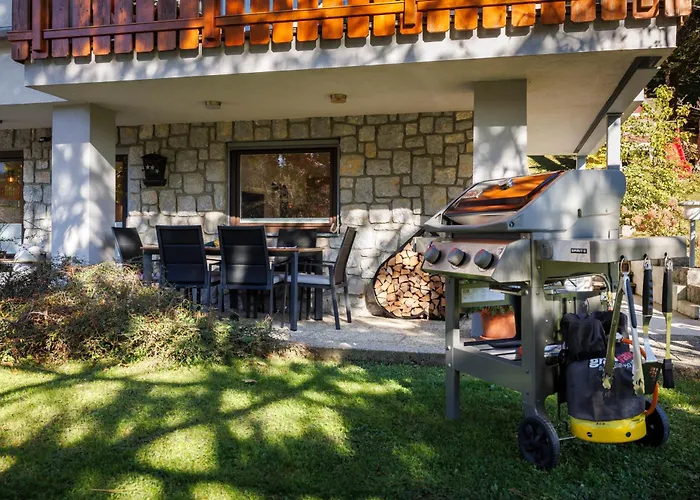 Slavc, Cosy Near The