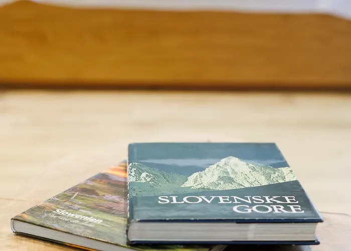 Slavc, Cosy Near The * בלד